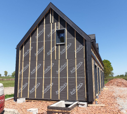 Chantier réalisé avec de la tuile alpha 10 rouge ancien, zinguerie en zinc anthracite.