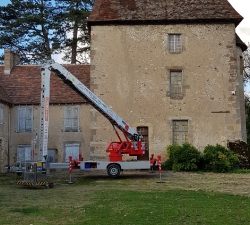 repicage sur tuile poste de pays avec l aide d une nacelle